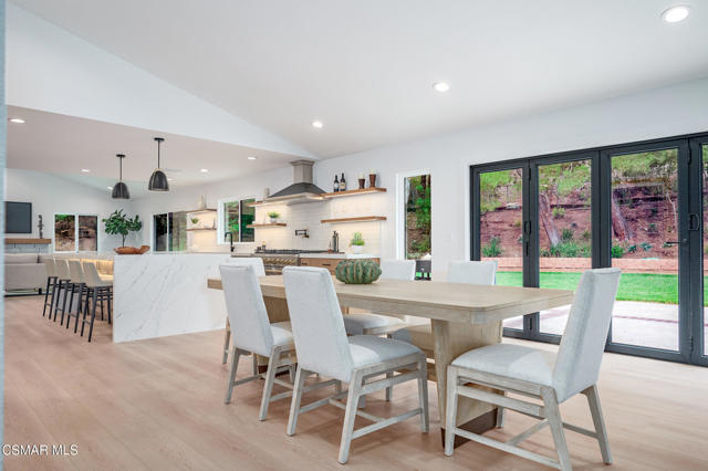 674 Lautrec Court, Thousand Oaks CA: https://media.crmls.org/mediaz/1fb39b6c-4053-4816-b3b2-4fbf93edd490.jpg