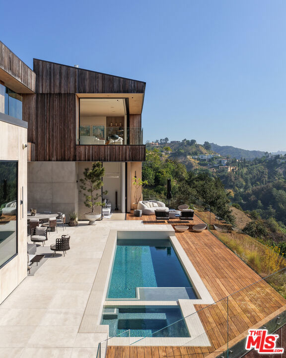 5 Bed Home for Sale in Los Angeles, California