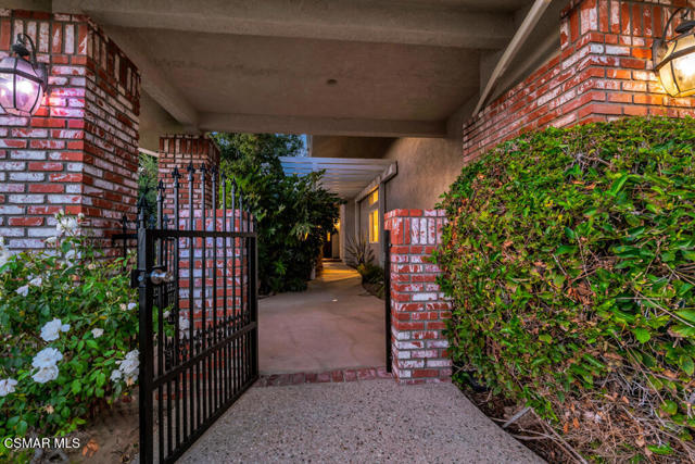 4953 Kilburn Court, Oak Park CA: https://media.crmls.org/mediaz/1fb4137c-1d52-48d9-99b9-379382c76cfc.jpg