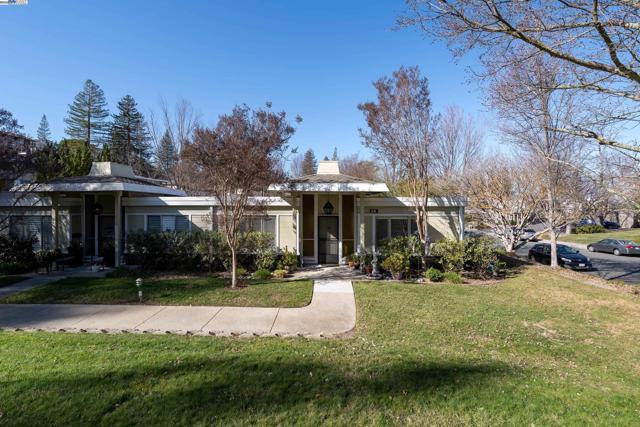 1141 PTARMIGAN DR, Walnut Creek CA: https://media.crmls.org/mediaz/1fb428a6-08a8-410e-b403-222b72c2036b.jpg