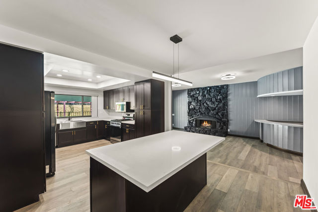 9724 Bothwell Road, Northridge CA: https://media.crmls.org/mediaz/1fb4349c-4352-4b91-80da-b82c95136dbb.jpg