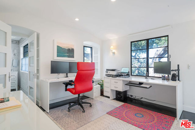 1323 Club View Drive, Los Angeles CA: https://media.crmls.org/mediaz/1fb4c99d-c424-41bd-a0d6-f0f36f9b3371.jpg