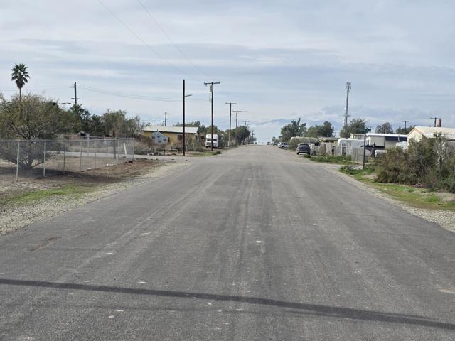 9588 Avenue H, Bombay Beach CA: https://media.crmls.org/mediaz/1fb5082b-c89f-4454-b8f4-e975de9429e5.jpg