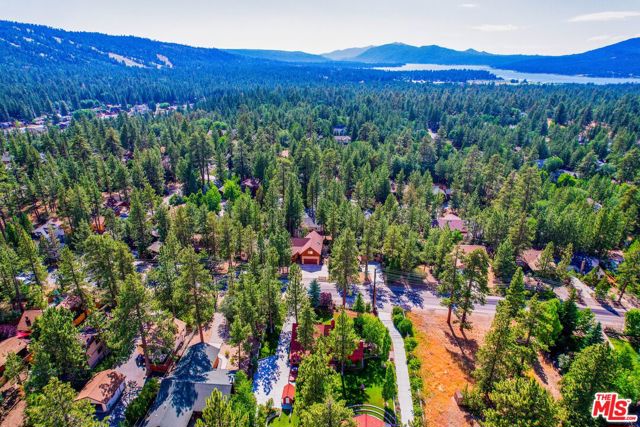 919 Mcalister Road, Big Bear City CA: https://media.crmls.org/mediaz/1fb58010-7bf1-4c42-b477-6533d9da63b6.jpg