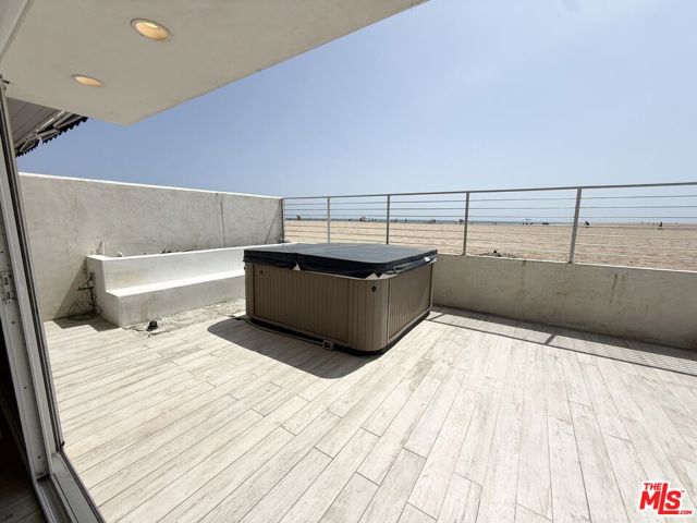 6955 Trolleyway, Playa del Rey CA: https://media.crmls.org/mediaz/1fb59d64-cef8-4692-bd62-c9696e982e40.jpg