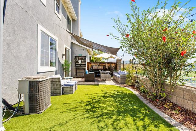 1675 Tree Song Ln, Chula Vista CA: https://media.crmls.org/mediaz/1fb5d035-0e51-4916-a27d-001be396e850.jpg