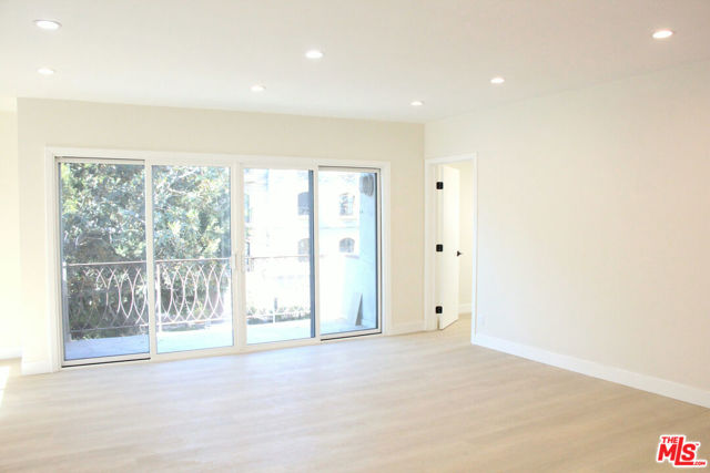 322 S Swall Drive, Los Angeles CA: https://media.crmls.org/mediaz/1fb6133d-9e97-4a2c-b79f-ed30a9b66be5.jpg