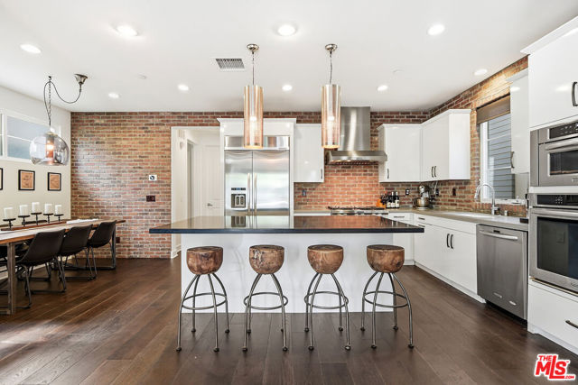 Image 3 of 33 For 5821 Lantern Court