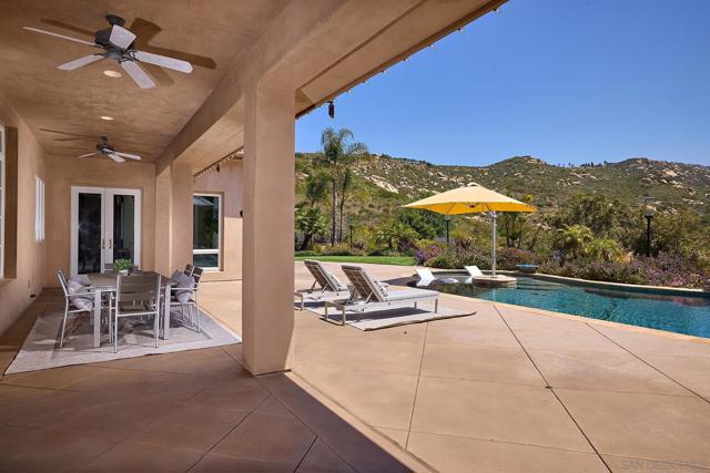 14460 Cheyenne Trl, Poway CA: https://media.crmls.org/mediaz/1fb6f23f-b10b-4871-9b31-975e650348e1.jpg