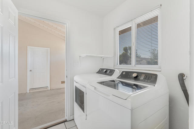 543 E Avenue J1, Lancaster CA: https://media.crmls.org/mediaz/1fb719d9-9002-4b49-b6ff-9055153a2694.jpg