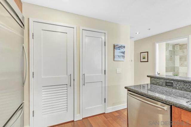 700 W E St, San Diego CA: https://media.crmls.org/mediaz/1fb721d0-e14e-4ab5-88b4-e37b858e59aa.jpg