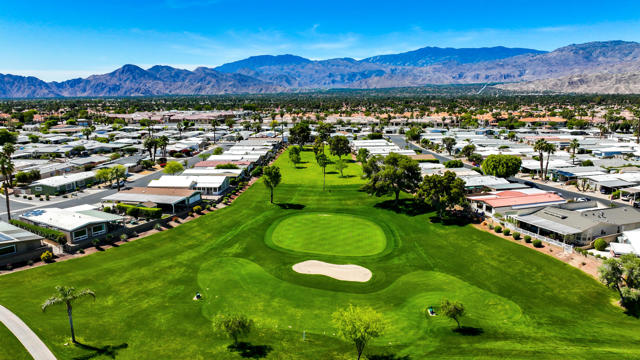 39780 Black Mesa Lane, Palm Desert CA: https://media.crmls.org/mediaz/1fb7356c-c152-4874-abb0-9f6a3497db79.jpg