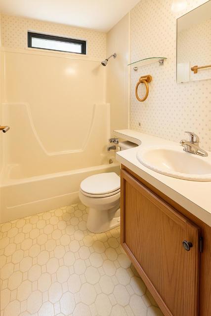 440 Moffett Boulevard, Mountain View CA: https://media.crmls.org/mediaz/1fb7356f-79a2-4d3f-b76e-96dbcd15d8d5.jpg