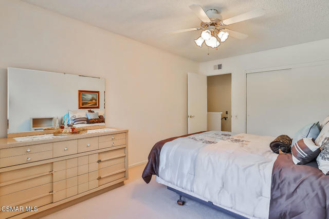 5260 Edgeware Drive, Calabasas CA: https://media.crmls.org/mediaz/1fb75695-a884-4434-95f7-9bfcb0af64ad.jpg