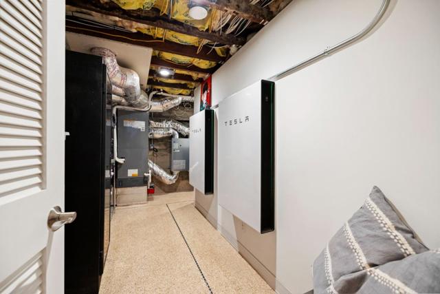827 Walnut Avenue, Burlingame CA: https://media.crmls.org/mediaz/1fb7947b-6677-436c-81e9-8d8727b69b8d.jpg