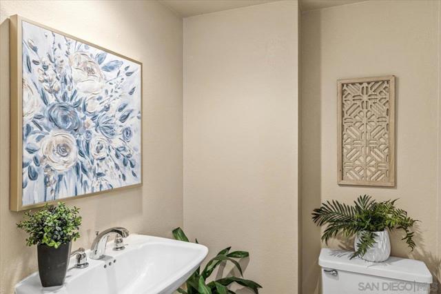 6340 Caminito Del Pastel, San Diego CA: https://media.crmls.org/mediaz/1fb7f9e7-8991-40b3-8c04-51e9b7f197b8.jpg