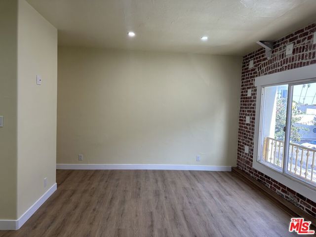 721 Broadway, Santa Monica CA: https://media.crmls.org/mediaz/1fb84e58-f98e-4112-a8e8-3ff8aa39d58e.jpg