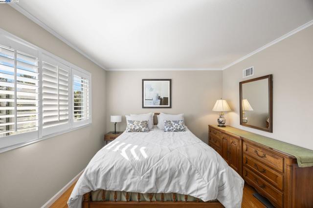 2461 Trenton Dr, San Bruno CA: https://media.crmls.org/mediaz/1fb99b3a-fcdd-4703-929e-4f2b2eb0f3fe.jpg