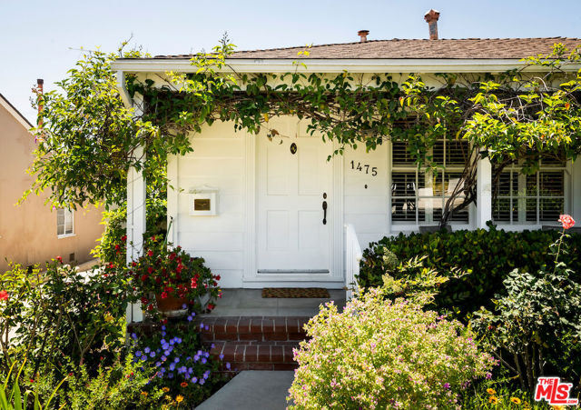 1475 Edris Drive, Los Angeles CA: https://media.crmls.org/mediaz/1fb9d65e-2d12-4181-a533-25ad6b1cd0b4.jpg