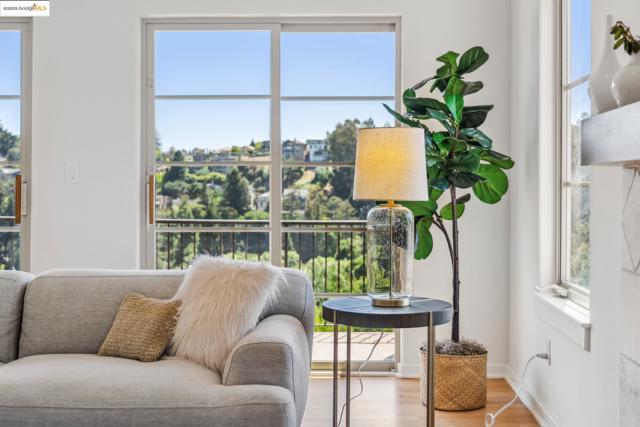 911 Aquarius Way, Oakland CA: https://media.crmls.org/mediaz/1fba1bd6-93ef-4a77-b53d-b607f923aa3b.jpg