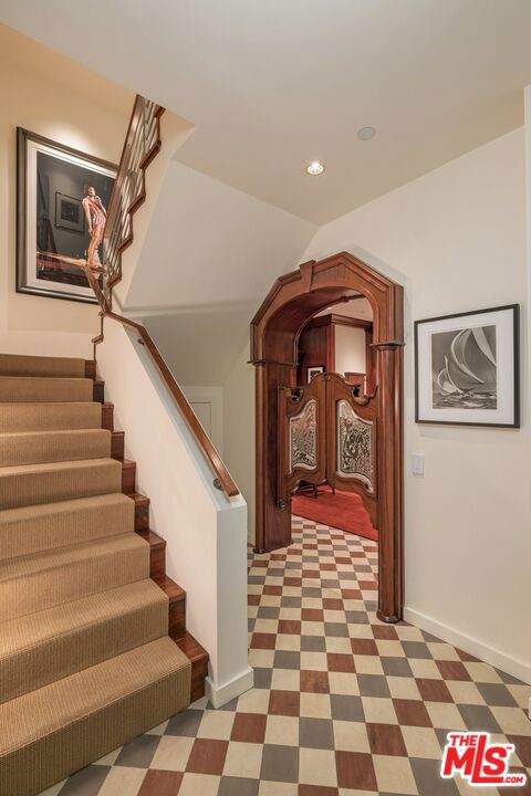 1573 Sunset Plaza Drive, Los Angeles CA: https://media.crmls.org/mediaz/1fba7741-a5bc-4d6a-b0a3-10b568f2b5cb.jpg
