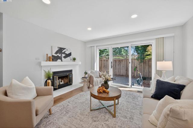 6574 Conestoga Ln, Dublin CA: https://media.crmls.org/mediaz/1fba7878-9850-48f7-b3ec-bbe40a385a97.jpg