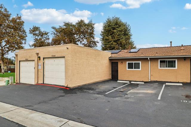 10220 Princess Sarit Way, Santee CA: https://media.crmls.org/mediaz/1fbad530-7a35-41c4-86fa-9c63e4578d4c.jpg
