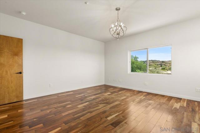 2342 CARIOCA PL, Vista CA: https://media.crmls.org/mediaz/1fbb0691-0fa0-4838-8a1b-a1025363f64b.jpg