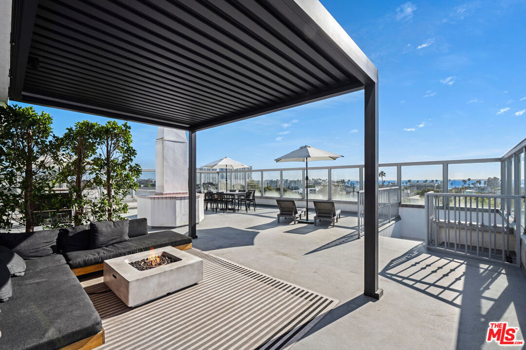 2431 3rd Street #10