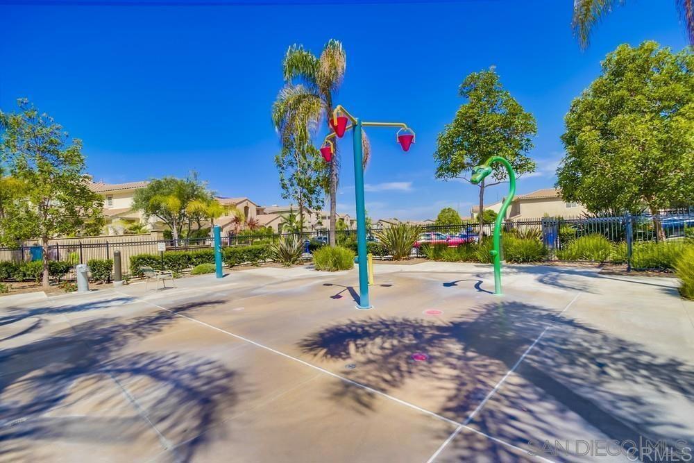 https://media.crmls.org/mediaz/1fbbd54c-f0f5-4ddc-abcb-e5f95cab9ddc.jpg?preset=X-Large