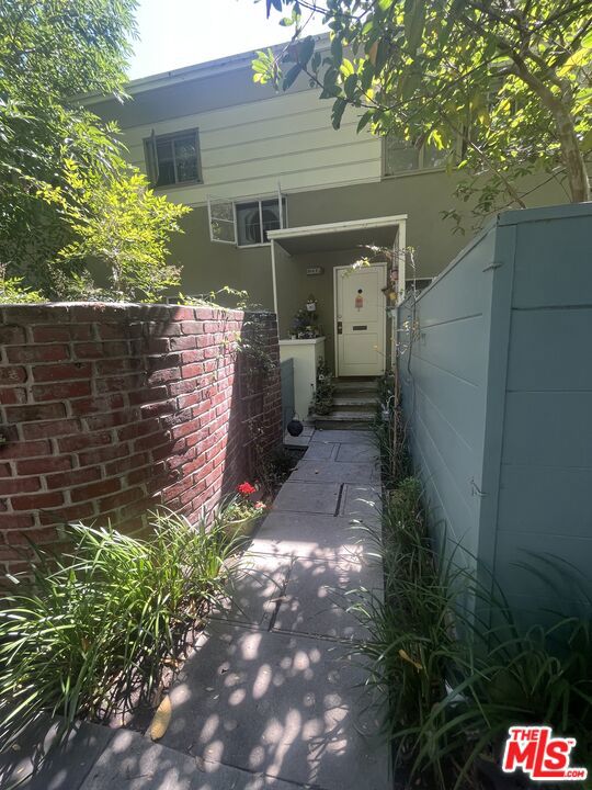 Details for 5162 Village, Los Angeles, CA 90016