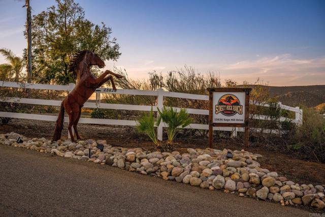 15636 Sage Hill Drive, Ramona CA: https://media.crmls.org/mediaz/1fbc6c22-bb80-40c1-b589-e387dbea62ea.jpg