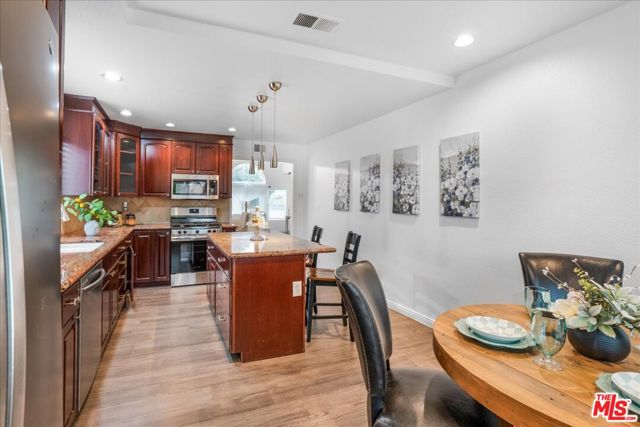 12084 London Grove Court, Moorpark CA: https://media.crmls.org/mediaz/1fbc6dbf-96e9-488e-90ea-189bfcaf3587.jpg