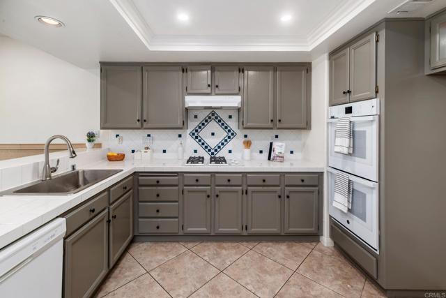 1860 Matin Circle, San Marcos CA: https://media.crmls.org/mediaz/1fbc9e13-f7cf-47c4-9070-993c976e5e03.jpg