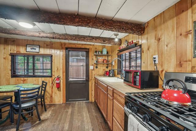 25750 Alderwood, Idyllwild CA: https://media.crmls.org/mediaz/1fbcad53-97db-4013-9778-f19d94fe6c73.jpg