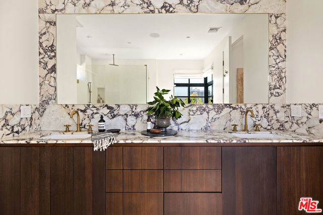 8732 Rangely Avenue, West Hollywood CA: https://media.crmls.org/mediaz/1fbd295b-570e-496c-a1d1-17e01d0d2394.jpg