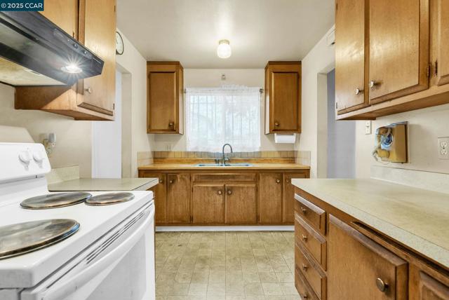 1246 Otis Dr, Alameda CA: https://media.crmls.org/mediaz/1fbd3f68-6ab1-4f62-bfa2-733cd16d03c6.jpg