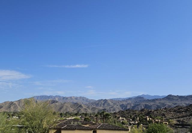 48315 Northridge Trail, Palm Desert CA: https://media.crmls.org/mediaz/1fbd6a85-3b96-4691-8685-c2650d0a3b7e.jpg