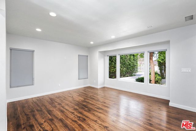 23018 Leonora Drive, Woodland Hills CA: https://media.crmls.org/mediaz/1fbd96f2-862f-4db3-aad9-4b7c0381ffcf.jpg