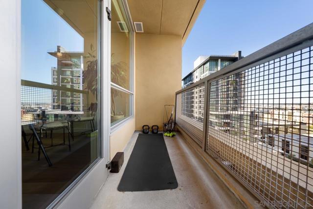 350 W Ash St, San Diego CA: https://media.crmls.org/mediaz/1fbecc71-3d68-426d-b6d2-efee478b547e.jpg