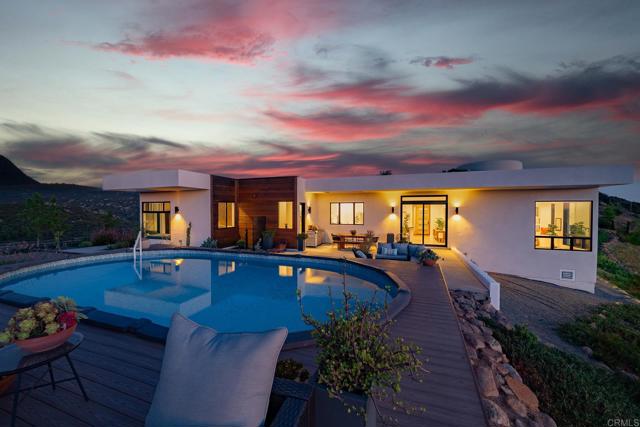 403 Black Canyon Place, Ramona CA: https://media.crmls.org/mediaz/1fbedf3a-8bb0-4469-b508-cadbbd8168d0.jpg