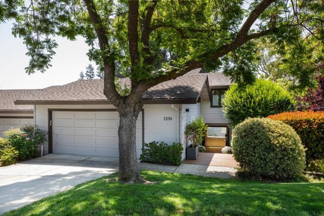 1330 Trinity Drive, Menlo Park CA: https://media.crmls.org/mediaz/1fbeff50-0c98-4d4f-b911-58fe19f42de6.jpg