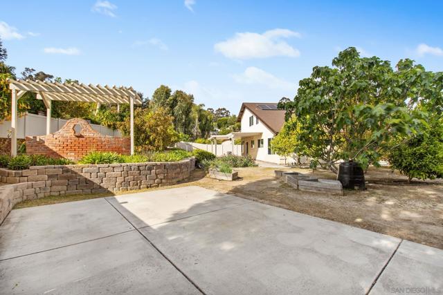 12216 Riesling Ct, San Diego CA: https://media.crmls.org/mediaz/1fbf1d8b-0f78-4751-aca5-1602332e3a3a.jpg