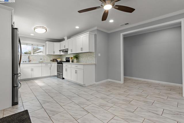 633 N P St, Livermore CA: https://media.crmls.org/mediaz/1fbf2657-9d8a-4f84-92e3-35725d3f5c39.jpg