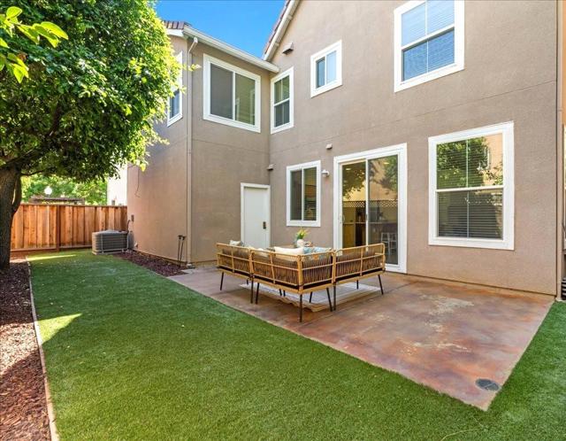 105 Estrada Drive, Mountain View CA: https://media.crmls.org/mediaz/1fc07fa3-e7f4-4339-b9f4-28e0123b5002.jpg