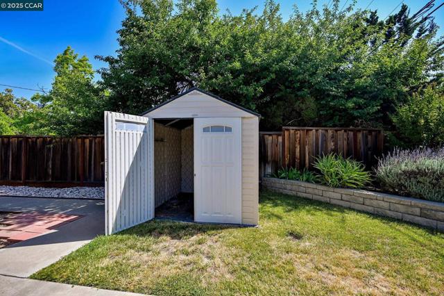 1236 Sherlock Way, Concord CA: https://media.crmls.org/mediaz/1fc09666-209c-496f-9a5d-b8cff9822c0f.jpg