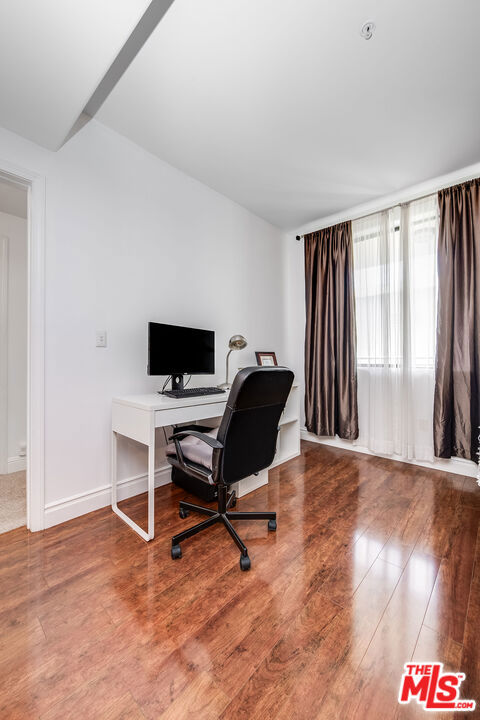 4724 Kester Avenue, Sherman Oaks CA: https://media.crmls.org/mediaz/1fc1347b-e871-4a9d-a28c-44878dfe83e7.jpg