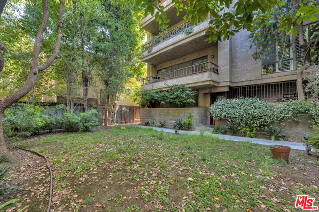 1124 N Kings Road, West Hollywood CA: https://media.crmls.org/mediaz/1fc1e6f7-ff47-486f-a8d0-769626cf3be6.jpg