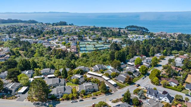 1582 Dolphin Drive, Aptos CA: https://media.crmls.org/mediaz/1fc20041-fa13-415a-a5be-e3483969c601.jpg