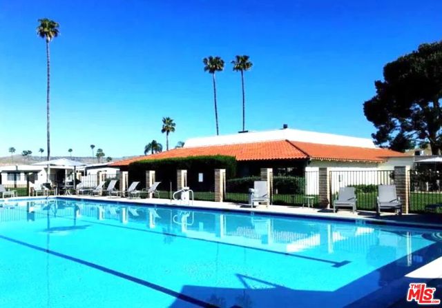 5001 W Florida Avenue, Hemet CA: https://media.crmls.org/mediaz/1fc26749-7e21-4105-b373-1b9ff3df0d55.jpg